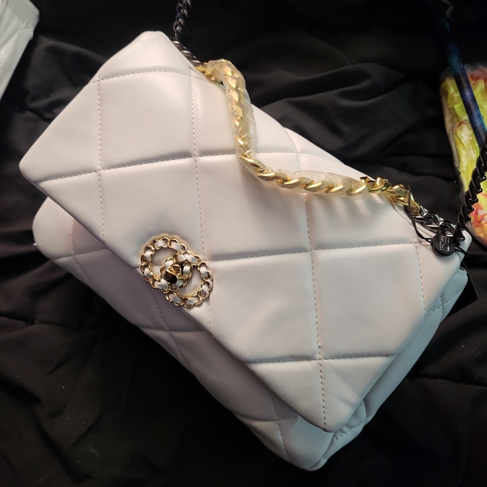 NWT BC White Large Quilted Handbag - Picture 3 of 6